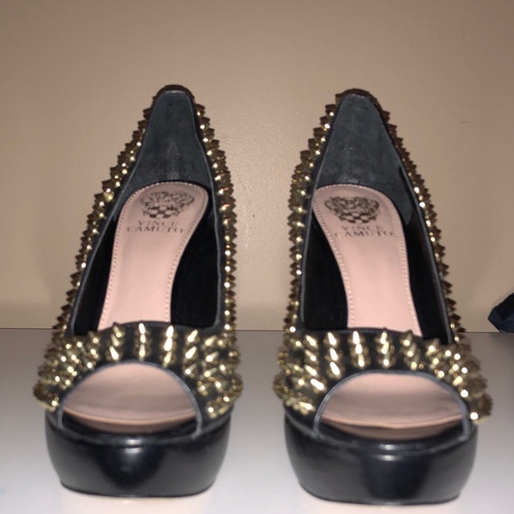NWOT VINCE CAMUTO ”Mandie” SEXY Studded Spike Peep Toe Heels/ Pumps - Picture 5 of 10